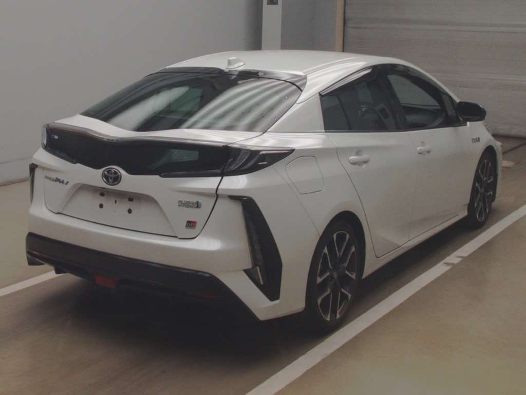 2021 Toyota Prius PHV ZVW52[1]