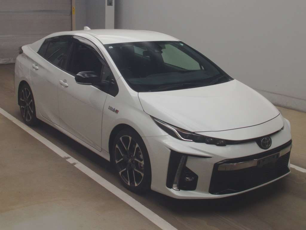 2021 Toyota Prius PHV ZVW52[2]