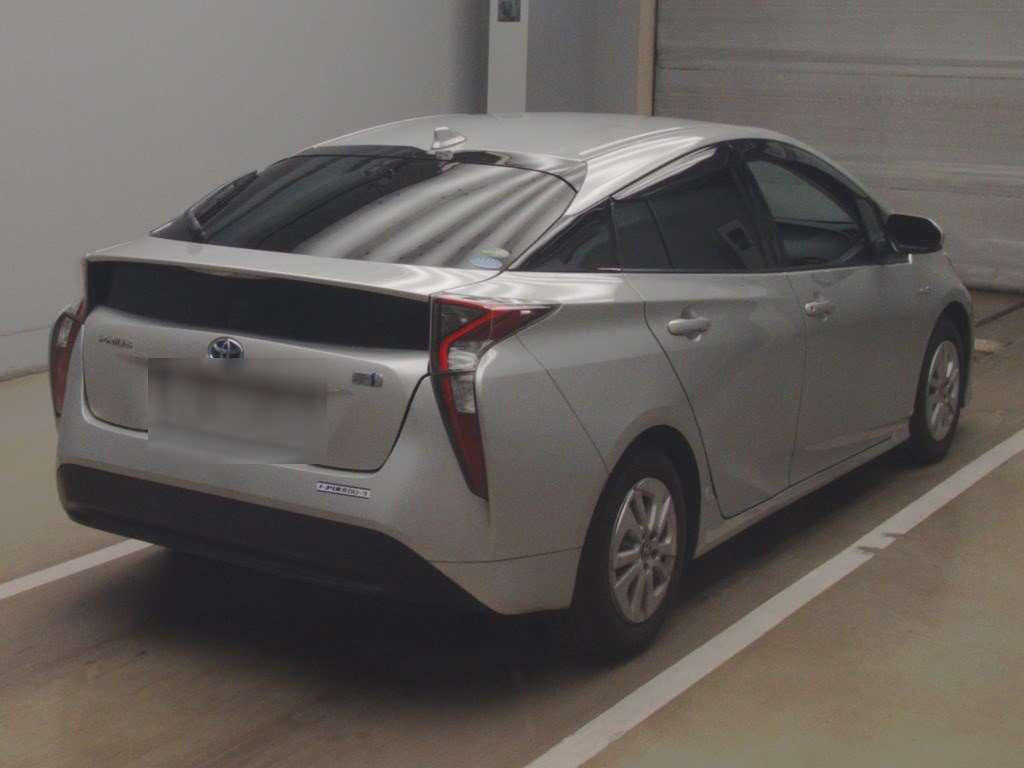 2017 Toyota Prius ZVW50[1]