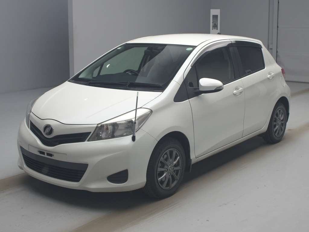 2013 Toyota Vitz NSP130[0]