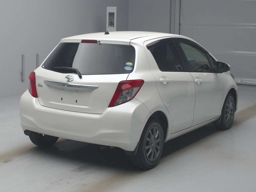 2013 Toyota Vitz NSP130[1]