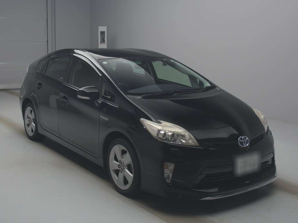 2013 Toyota Prius ZVW30[2]