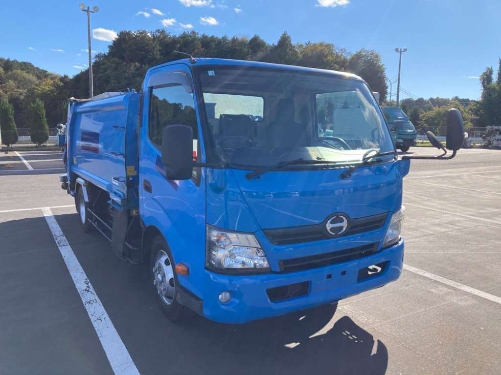 2014 Hino DUTRO XZU710M[2]