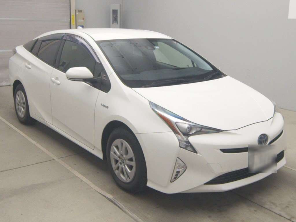 2018 Toyota Prius ZVW55[2]