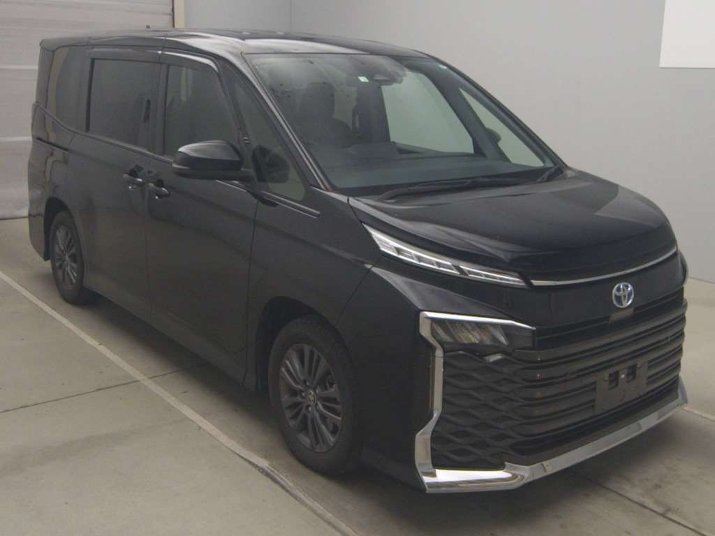 2022 Toyota Voxy ZWR90W[2]