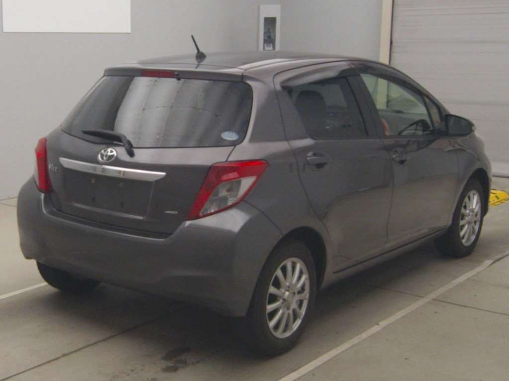 2014 Toyota Vitz NSP135[1]