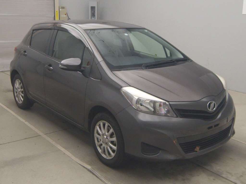 2014 Toyota Vitz NSP135[2]