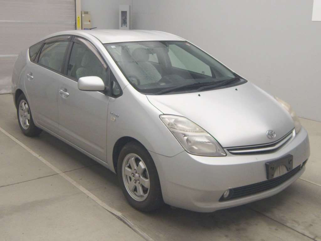 2010 Toyota Prius NHW20[2]