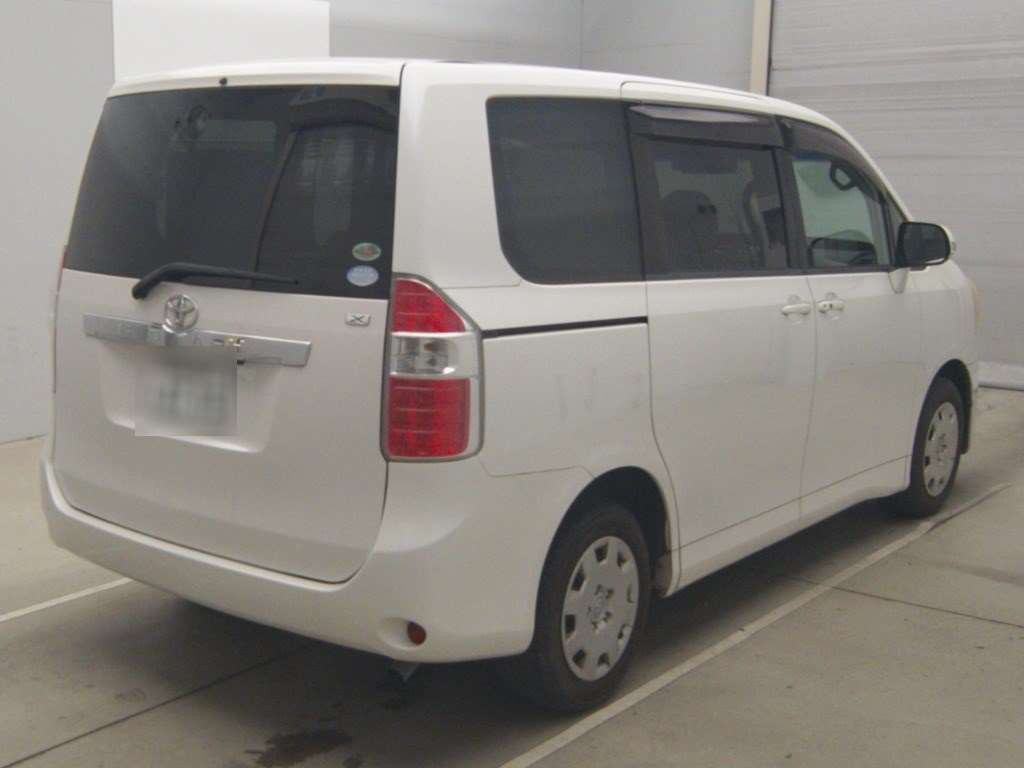 2008 Toyota Noah ZRR70G[1]