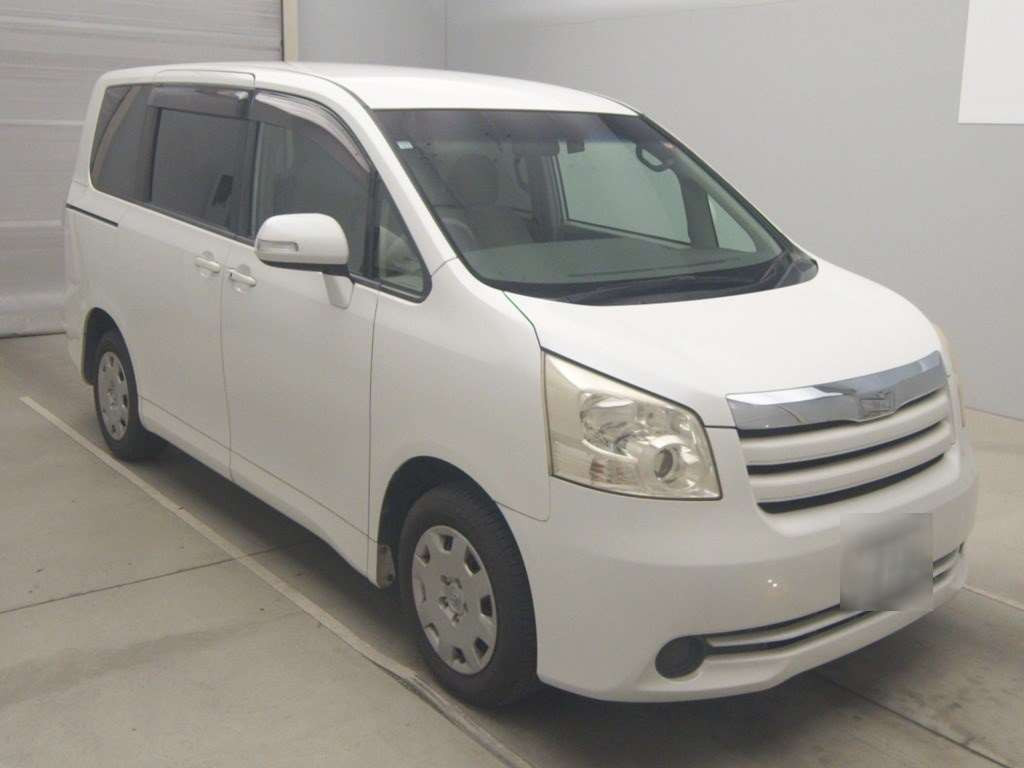 2008 Toyota Noah ZRR70G[2]