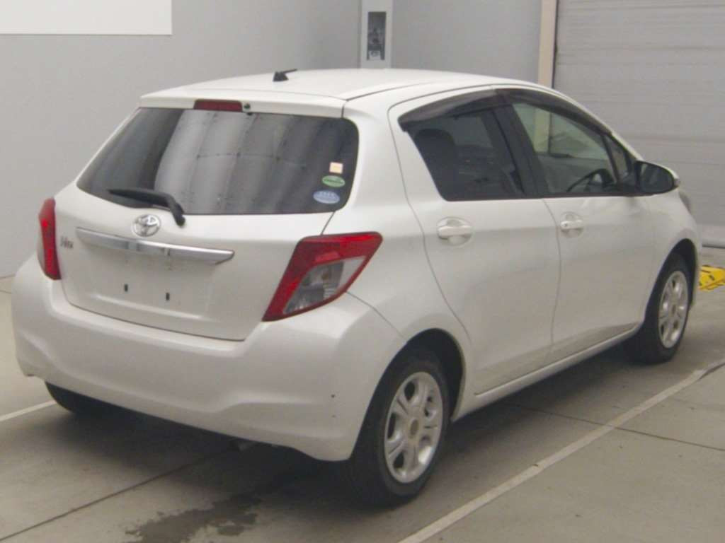 2014 Toyota Vitz NSP130[1]