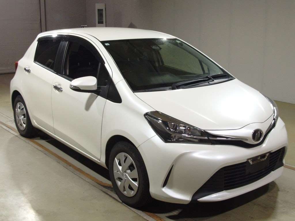 2016 Toyota Vitz NSP130[2]