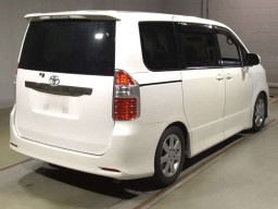 2010 Toyota Noah