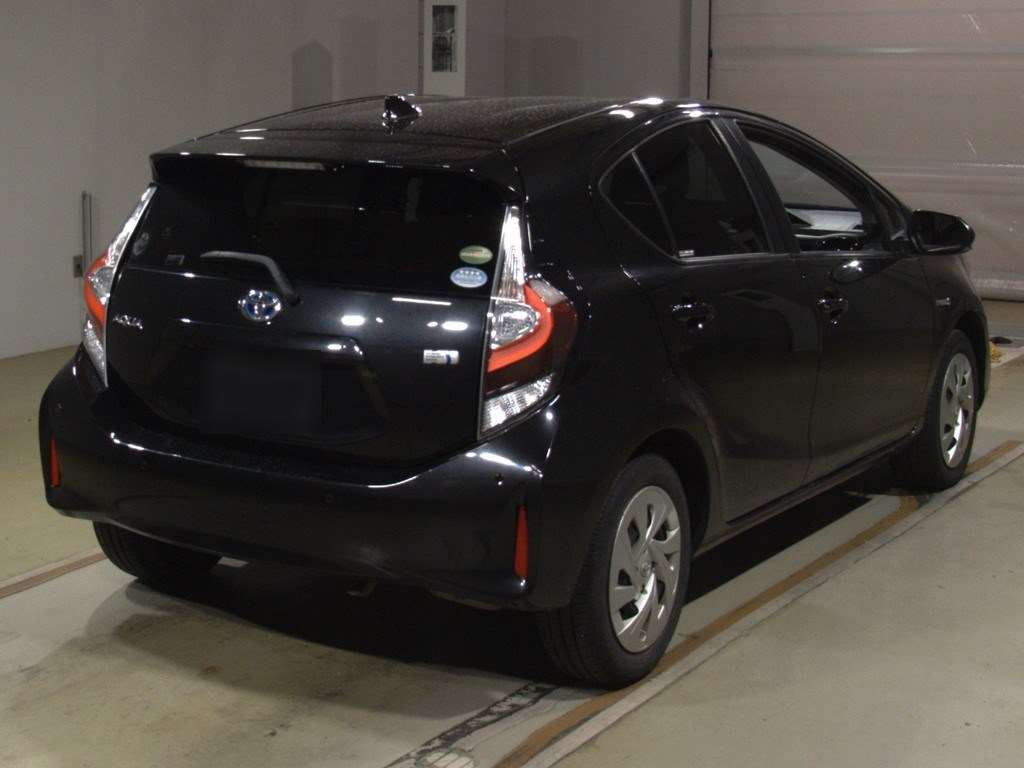 2019 Toyota Aqua NHP10[1]