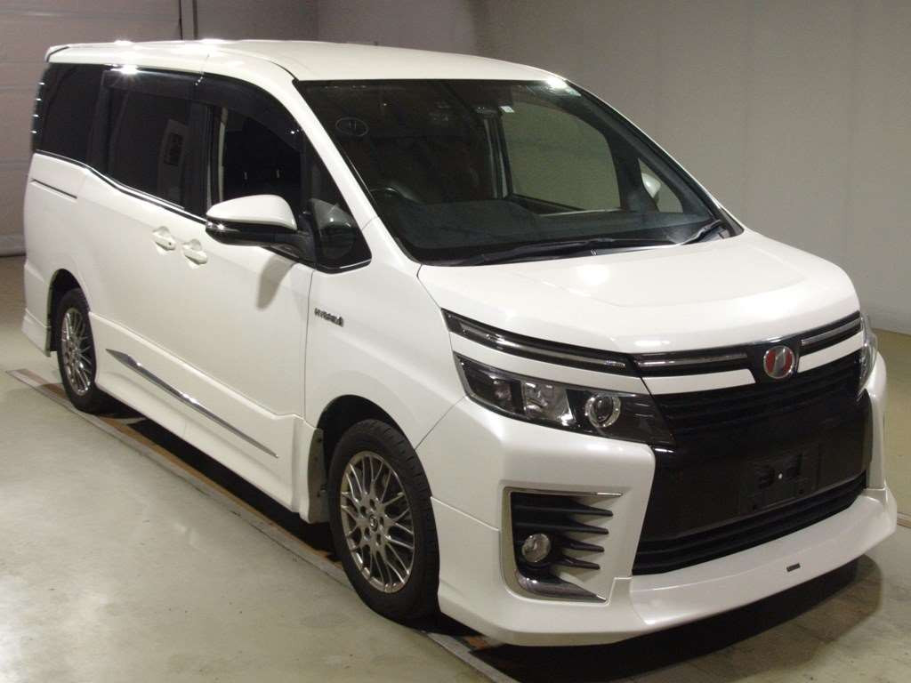 2016 Toyota Voxy ZWR80W[2]