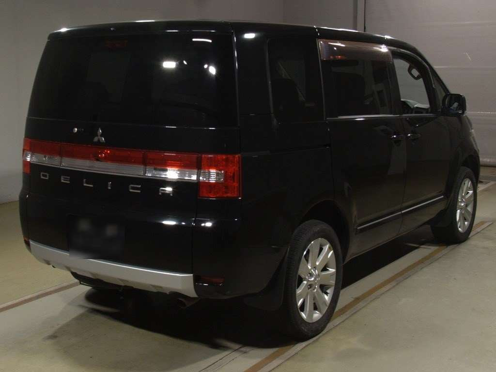 2013 Mitsubishi Delica D5 CV2W[1]