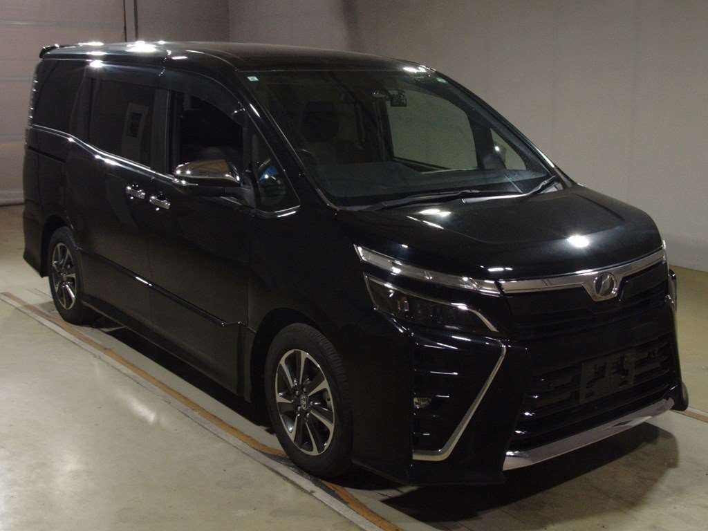 2019 Toyota Voxy ZRR80W[2]