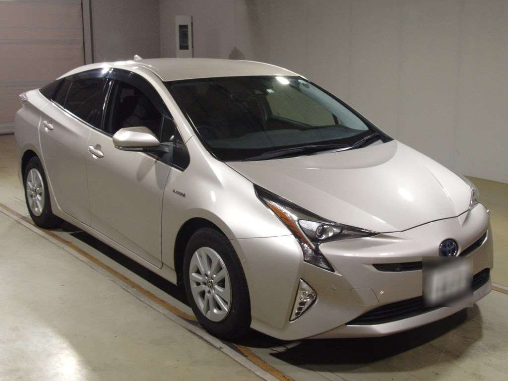 2018 Toyota Prius ZVW50[2]