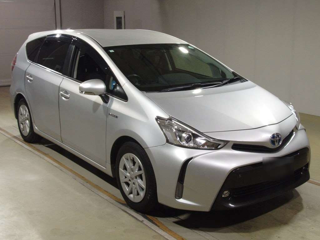 2015 Toyota Prius alpha ZVW40W[2]