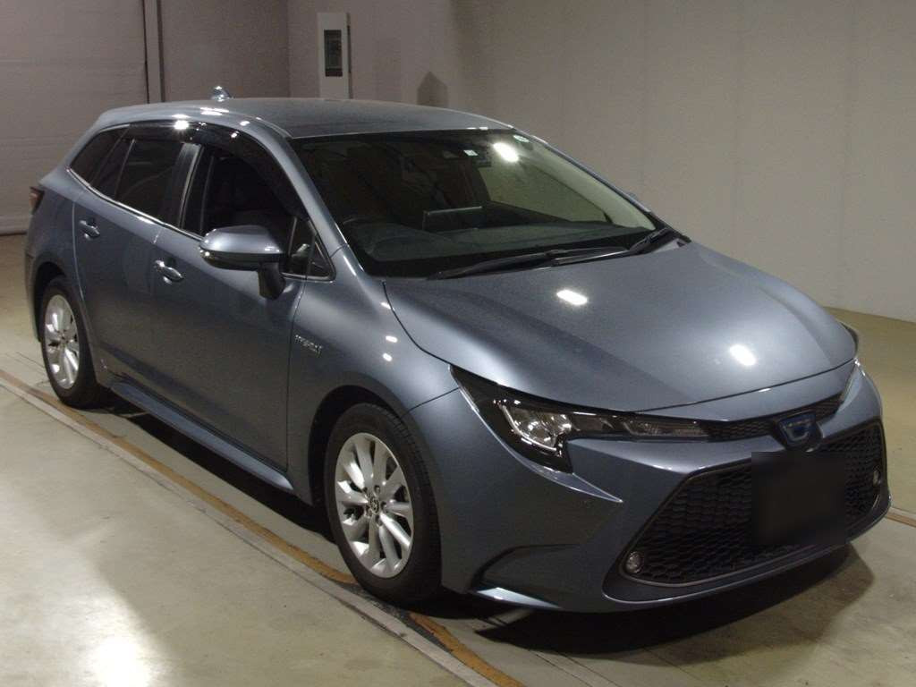 2020 Toyota Corolla Touring Wagon ZWE211W[2]