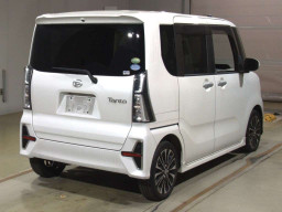 2020 Daihatsu Tanto Custom