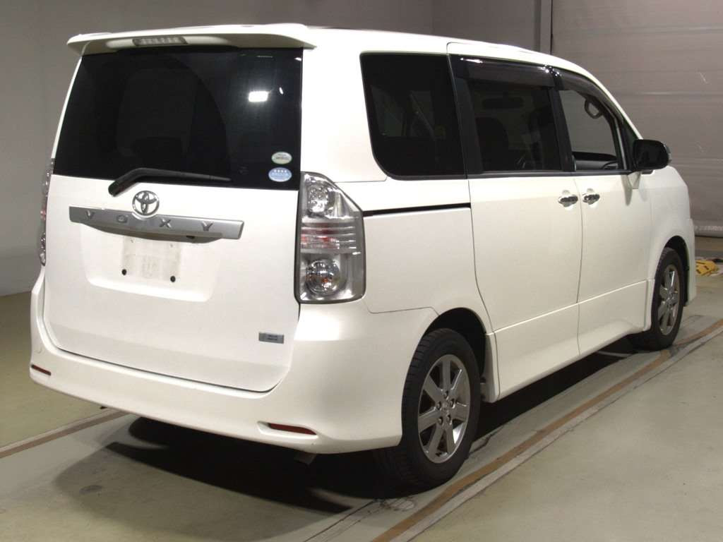 2009 Toyota Voxy ZRR70W[1]