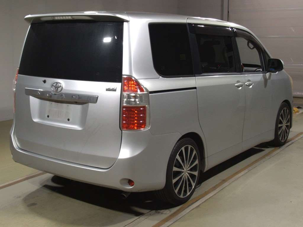 2008 Toyota Noah ZRR70G[1]