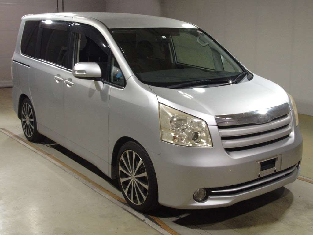 2008 Toyota Noah ZRR70G[2]