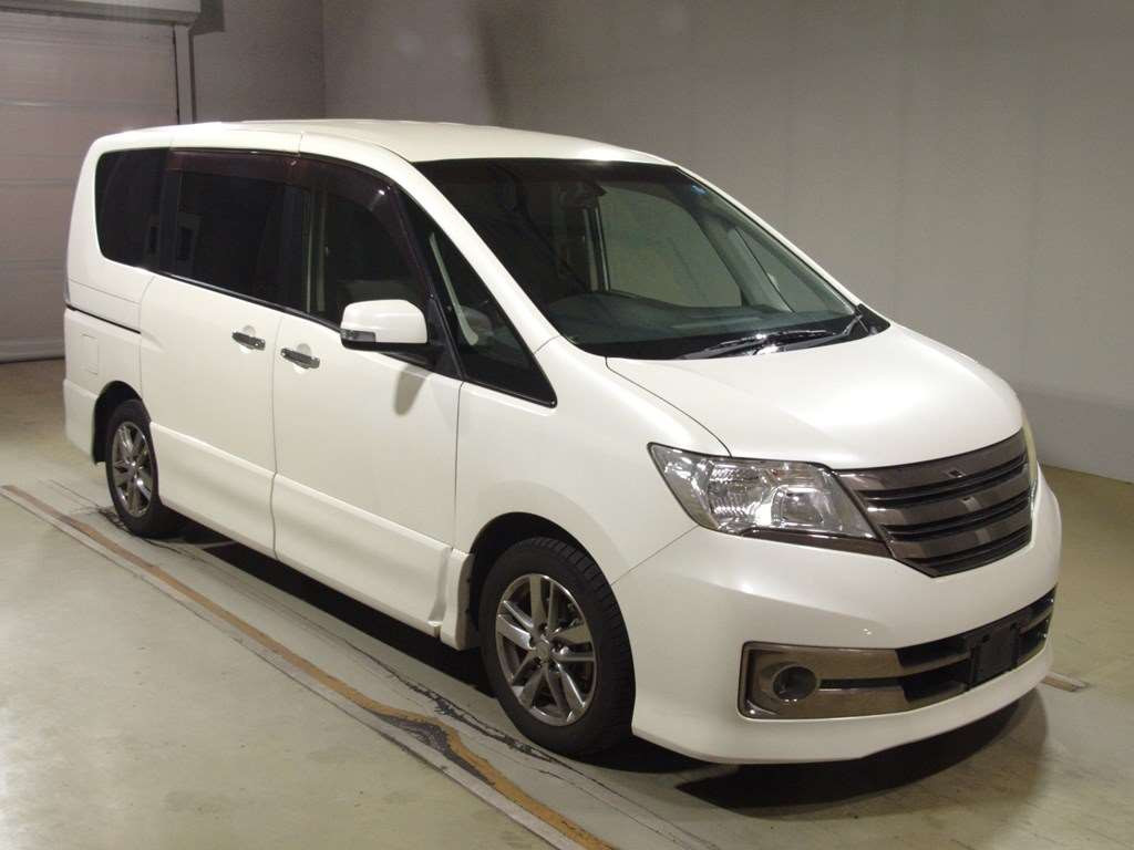 2011 Nissan Serena C26[2]