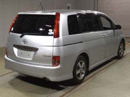 2004 Toyota Isis