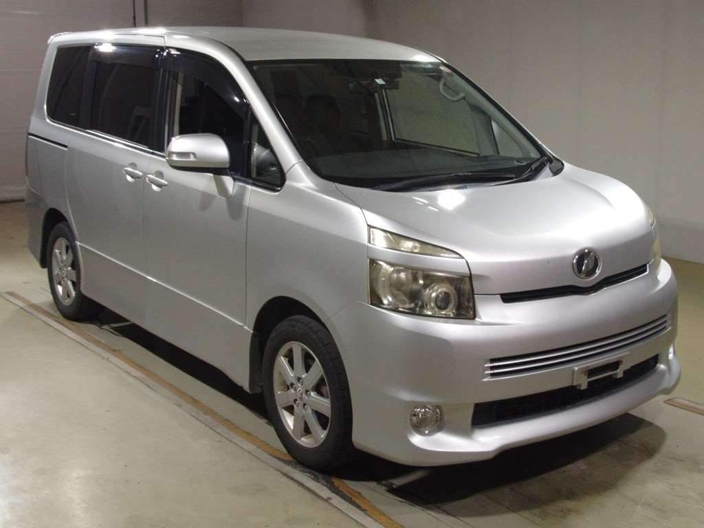 2007 Toyota Voxy ZRR70W[2]