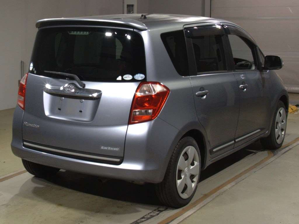 2005 Toyota Ractis NCP100[1]