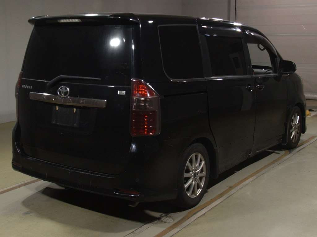 2007 Toyota Noah ZRR70W[1]