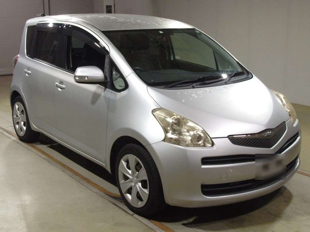 2010 Toyota Ractis SCP100[2]