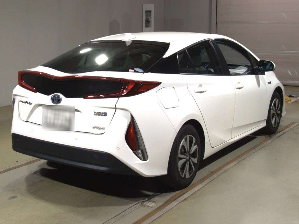 2019 Toyota Prius PHV ZVW52[1]