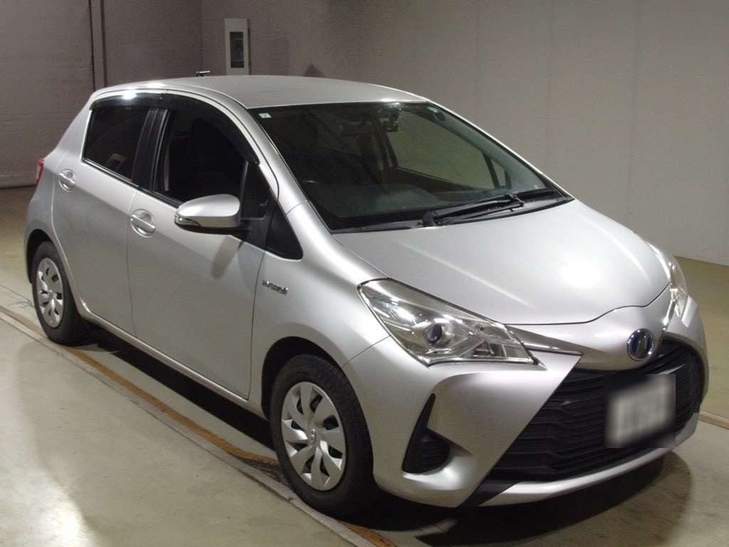 2017 Toyota Vitz NHP130[2]