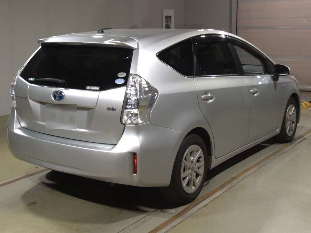 2012 Toyota Prius alpha ZVW41W[1]