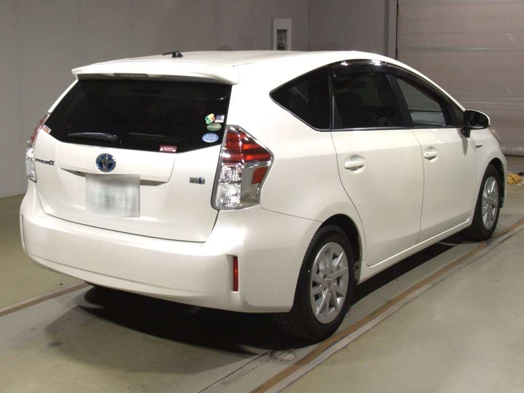 2015 Toyota Prius alpha ZVW41W[1]