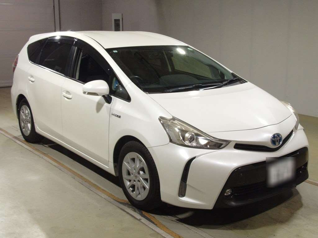 2015 Toyota Prius alpha ZVW41W[2]