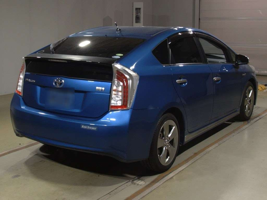 2013 Toyota Prius ZVW30[1]