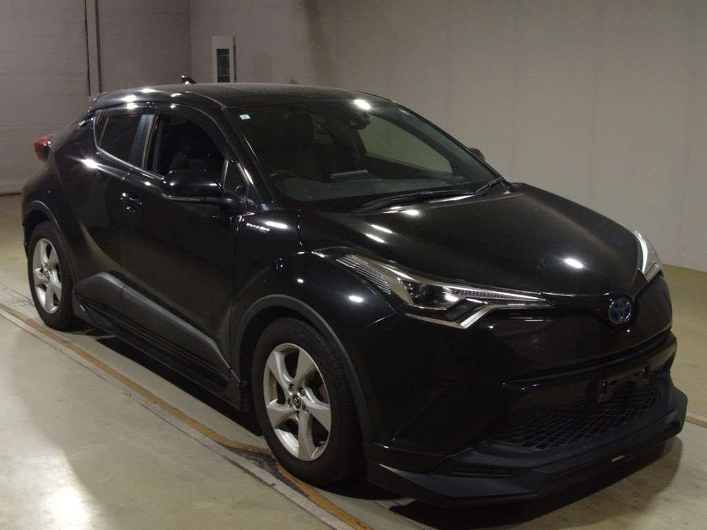 2019 Toyota C-HR ZYX10[2]