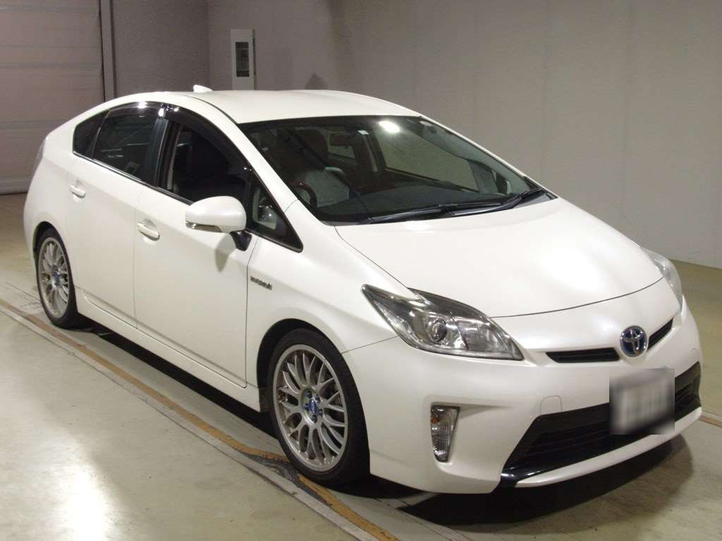 2014 Toyota Prius ZVW30[2]