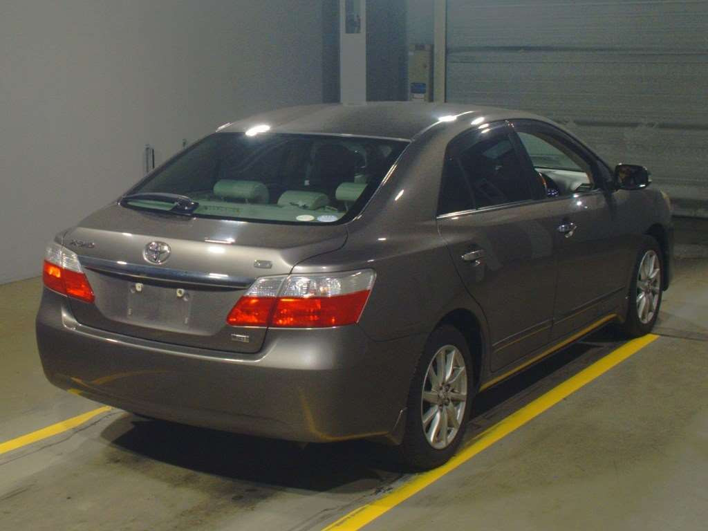 2010 Toyota Premio ZRT261[1]