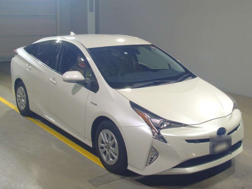 2018 Toyota Prius ZVW50[2]