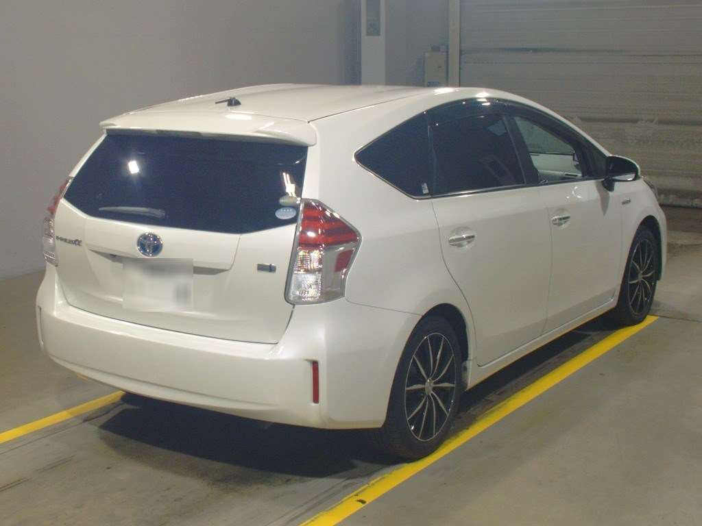 2017 Toyota Prius alpha ZVW40W[1]