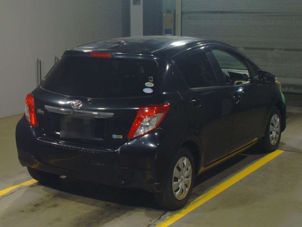 2011 Toyota Vitz NSP130[1]