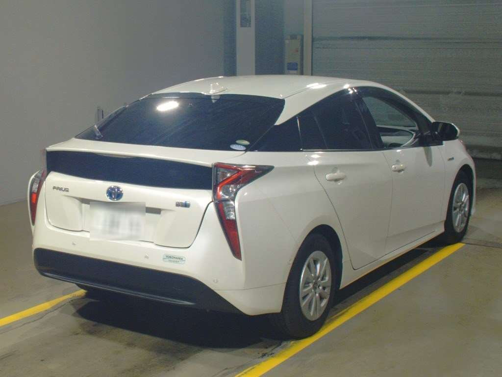 2017 Toyota Prius ZVW50[1]