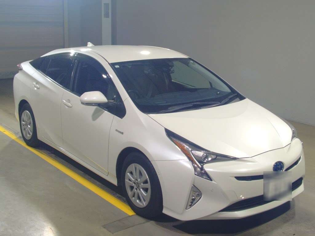 2017 Toyota Prius ZVW50[2]