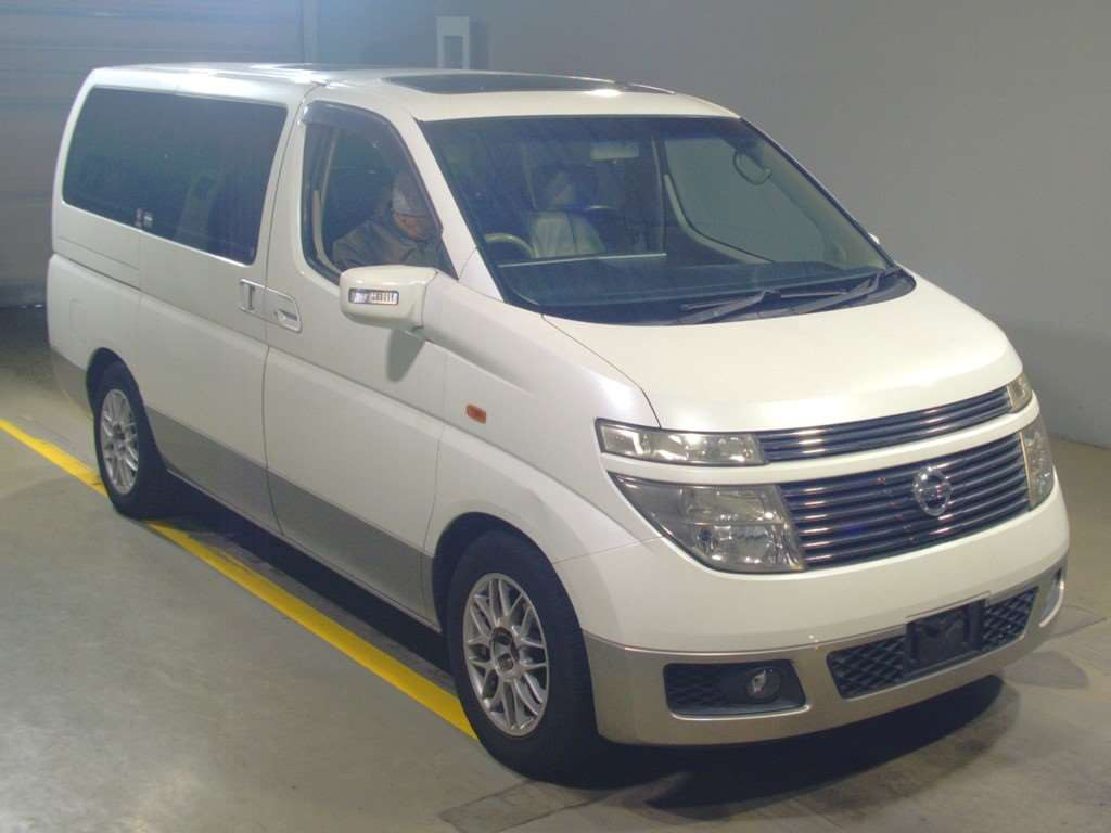 2003 Nissan Elgrand E51[2]