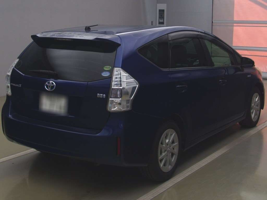 2012 Toyota Prius alpha ZVW40W[1]